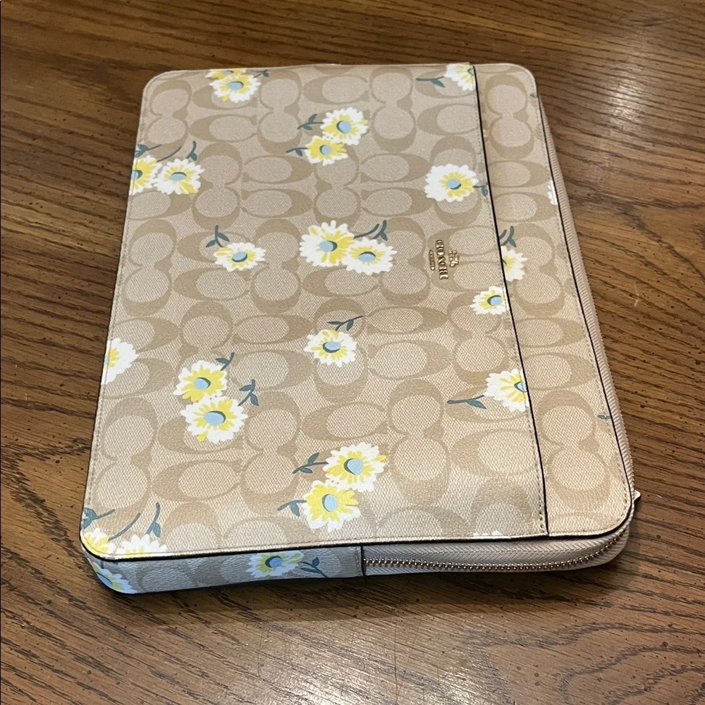 Coach Laptop Sleeve In Signature‎ Canvas With Daisy Print
